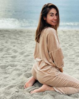 Elena Kremlidou feet photo thumbnail