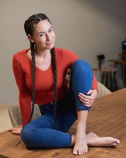 Elena Kremlidou feet photo thumbnail