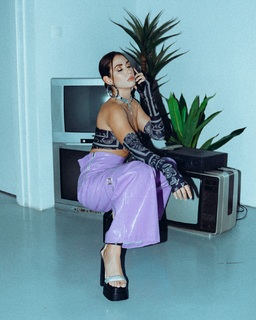 Elena Kremlidou feet photo thumbnail