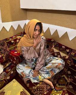 Elena Kremlidou feet photo thumbnail