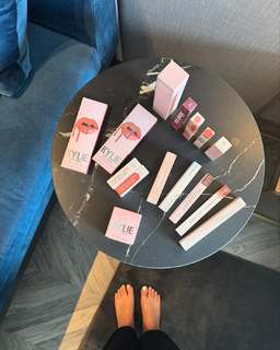 Elena Kremlidou feet photo thumbnail