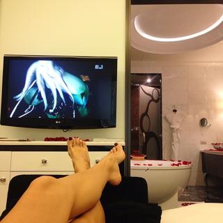 Elena Letuchaya feet photo thumbnail