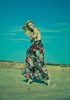 Elena Letuchaya feet photo thumbnail