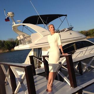 Elena Letuchaya feet photo thumbnail