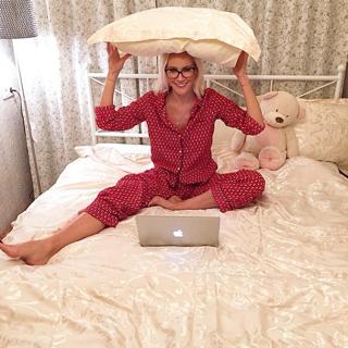 Elena Letuchaya feet photo thumbnail