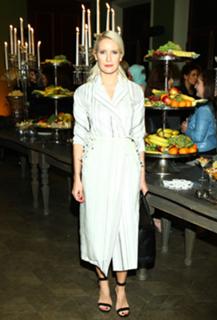 Elena Letuchaya feet photo thumbnail