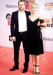 Elena Letuchaya feet photo thumbnail