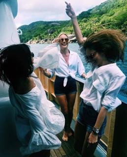 Elena Letuchaya feet photo thumbnail