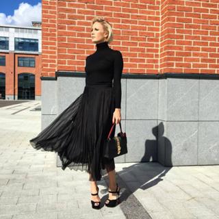 Elena Letuchaya feet photo thumbnail