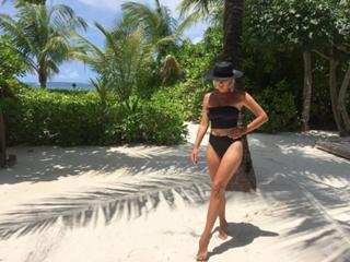 Elena Letuchaya feet photo thumbnail