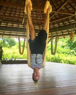 Elena Letuchaya feet photo thumbnail