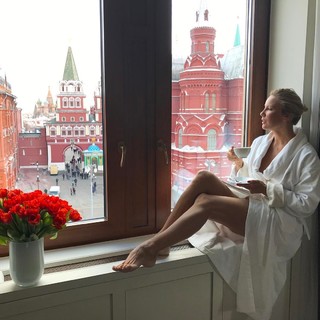 Elena Letuchaya feet photo thumbnail