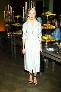 Elena Letuchaya feet photo thumbnail