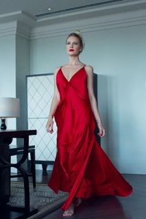 Elena Letuchaya feet photo thumbnail