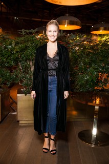 Elena Letuchaya feet photo thumbnail