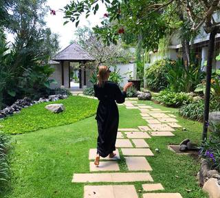 Elena Letuchaya feet photo thumbnail