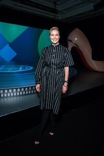 Elena Letuchaya feet photo thumbnail