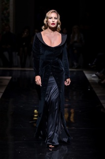 Elena Letuchaya feet photo thumbnail