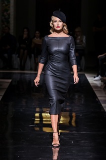 Elena Letuchaya feet photo thumbnail