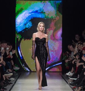 Elena Letuchaya feet photo thumbnail