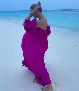 Elena Letuchaya feet photo thumbnail