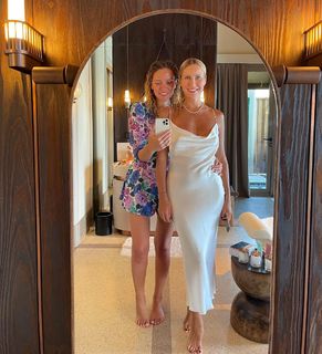 Elena Letuchaya feet photo thumbnail