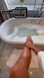 Elena Letuchaya feet photo thumbnail