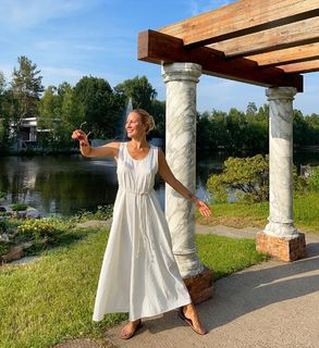 Elena Letuchaya feet photo thumbnail