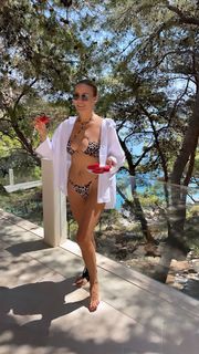 Elena Letuchaya feet photo thumbnail