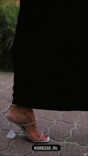 Elena Letuchaya feet photo thumbnail