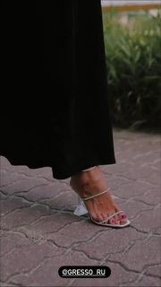 Elena Letuchaya feet photo thumbnail