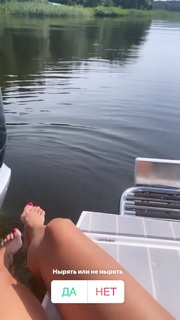 Elena Letuchaya feet photo thumbnail