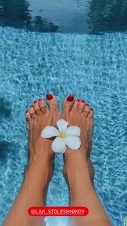 Elena Letuchaya feet photo thumbnail