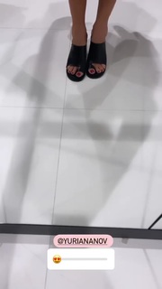 Elena Letuchaya feet photo thumbnail