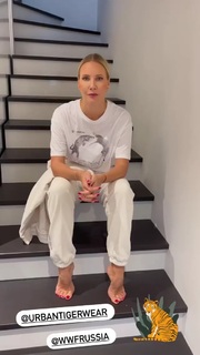 Elena Letuchaya feet photo thumbnail