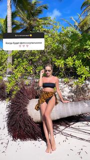 Elena Letuchaya feet photo thumbnail