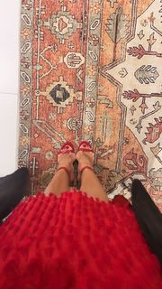 Elena Letuchaya feet photo thumbnail