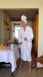 Elena Letuchaya feet photo thumbnail