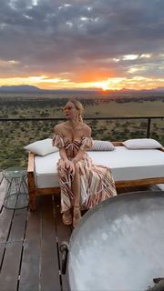 Elena Letuchaya feet photo thumbnail