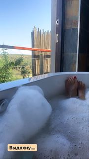 Elena Letuchaya feet photo thumbnail