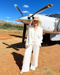 Elena Letuchaya feet photo thumbnail