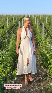 Elena Letuchaya feet photo thumbnail