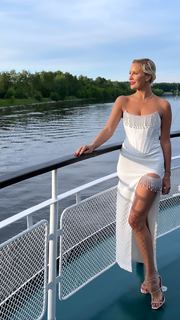 Elena Letuchaya feet photo thumbnail