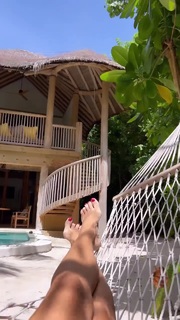 Elena Letuchaya feet photo thumbnail