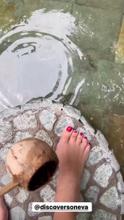 Elena Letuchaya feet photo thumbnail