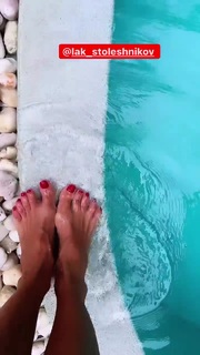 Elena Letuchaya feet photo thumbnail