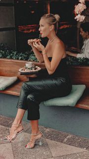 Elena Letuchaya feet photo thumbnail