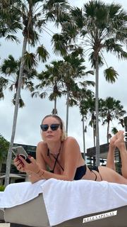 Elena Letuchaya feet photo thumbnail