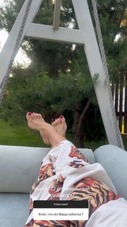 Elena Letuchaya feet photo thumbnail