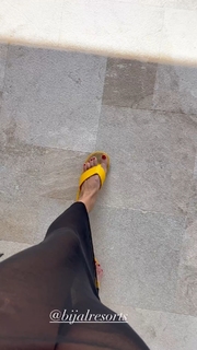 Elena Letuchaya feet photo thumbnail